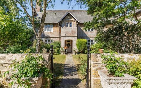 STUNNING PERIOD HOME - Debourne Manor Road, Cowes.