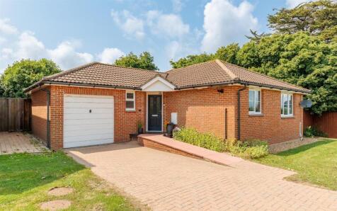 IMMACULATE BUNGALOW - Fleet Way, Shalfleet, Newport
