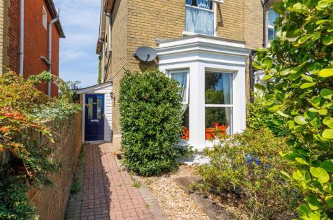 VICTORIAN SEMI-DETACHED IN GREAT LOCATION - Mill Hill Road, Cowes