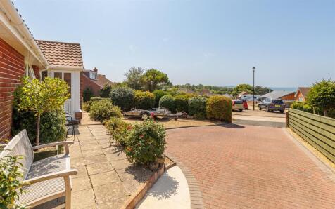 BUNGALOW WITH SEA VIEWS - Woodvale Close, Cowes