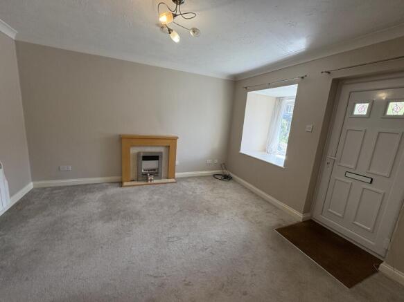 4 Pavilion Court living room .jpeg