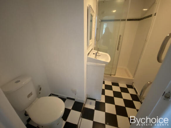 slades close bathroom