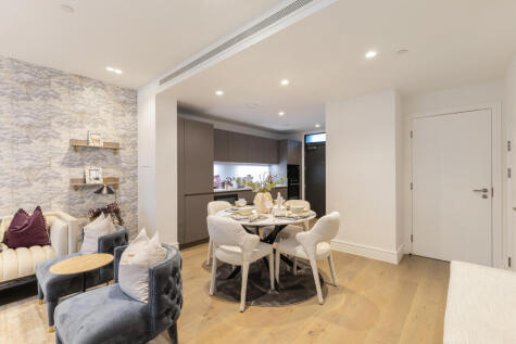 Chiswick Green, Chiswick High Road, W4