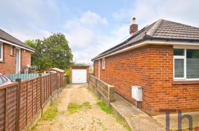 Driveway & Garage.JPG