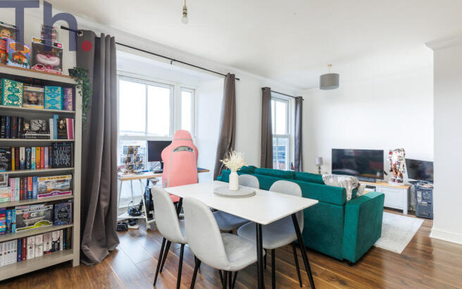 Light & Airy Lounge/Dining