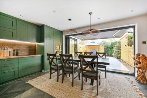 Sparks Close, Hampton, TW12