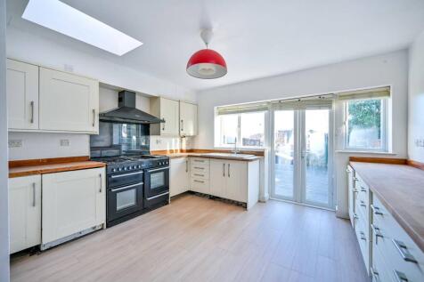 Broome Road, Hampton, TW12