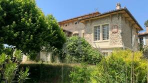 Photo of Vaison-La-Romaine, Provence-Alpes-Cote d'Azur, 84110, France