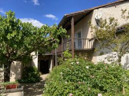 Photo of Aubeterre-Sur-Dronne, Poitou-Charentes, 16390, France