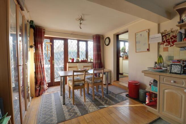 kitchen/breakfast