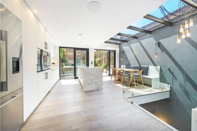 Kitchen /Dining
