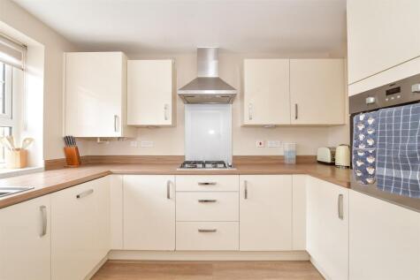 Red Barn Crescent, Felpham, Bognor Regis, West Sussex