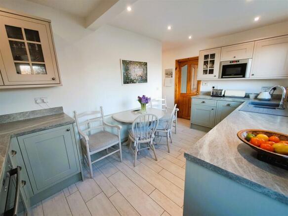 Re Fitted Kitchen