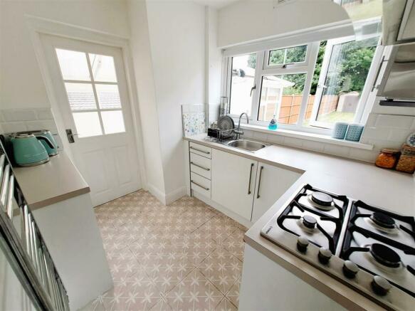 Re Fitted Kitchen