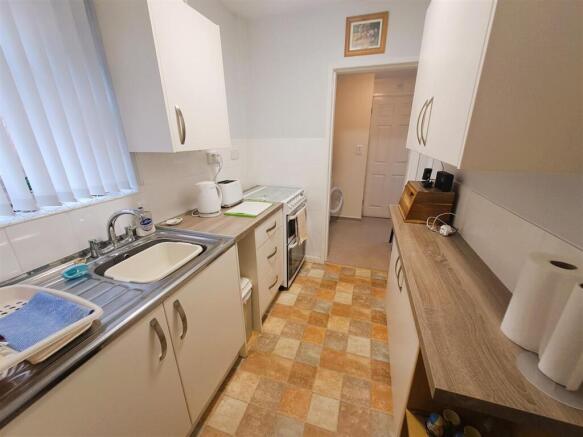 Re Fitted Kitchen