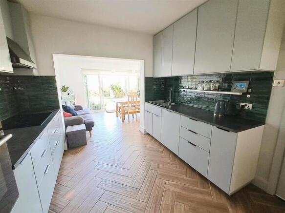 Re Fitted Kitchen