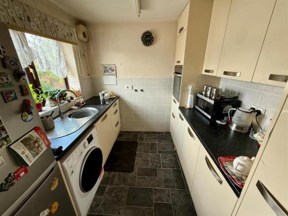 BR202 Kitchen.jpg