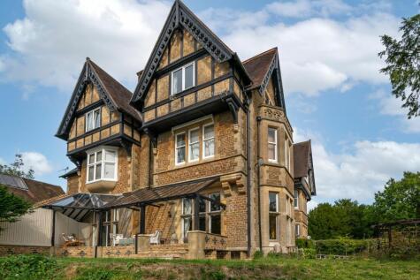 Raglan Road, Reigate, RH2