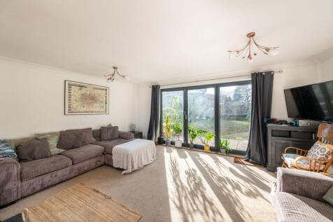 Staplehurst Close, Reigate, RH2