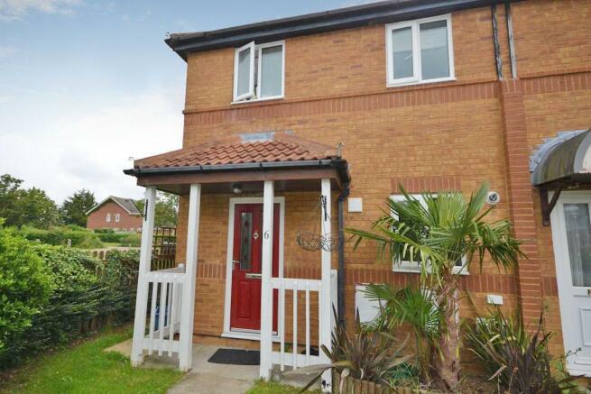 3 bedroom end of terrace house to rent Kents Hill