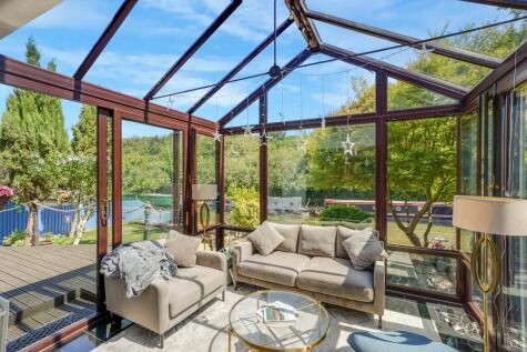 Simpson Road, Fenny Stratford, Milton Keynes, Buckinghamshire, MK1 1BA