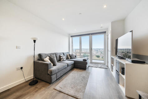 Tom Lake Way, Watford, Hertfordshire