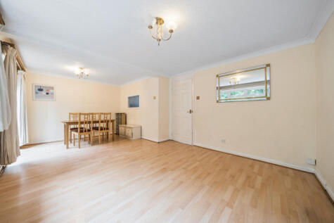 Myrtleside Close, Northwood