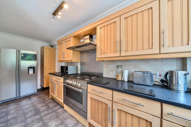 1332753-8-688b75b...