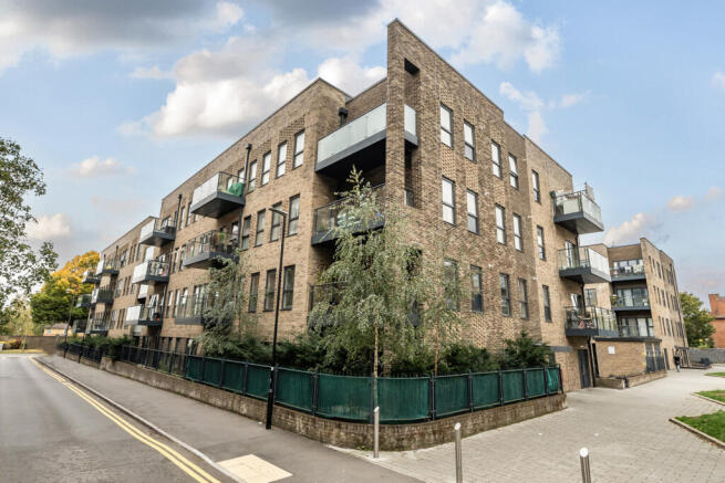 1361776-1-68e90ee...