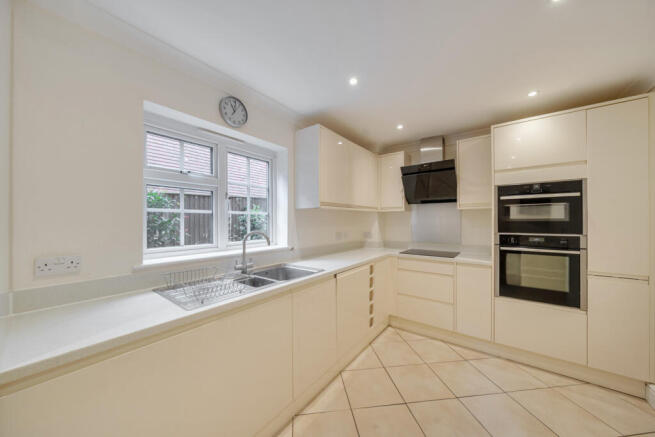 1373023-10-69034b...