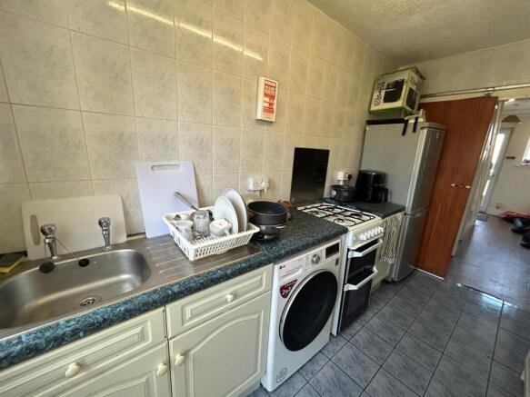 Kitchen 2.jpg