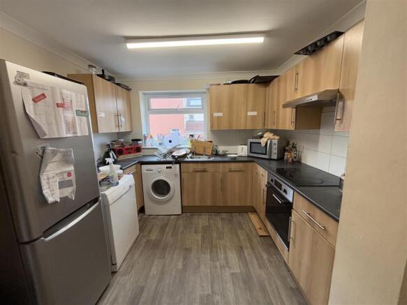 kitchen 2.jpg