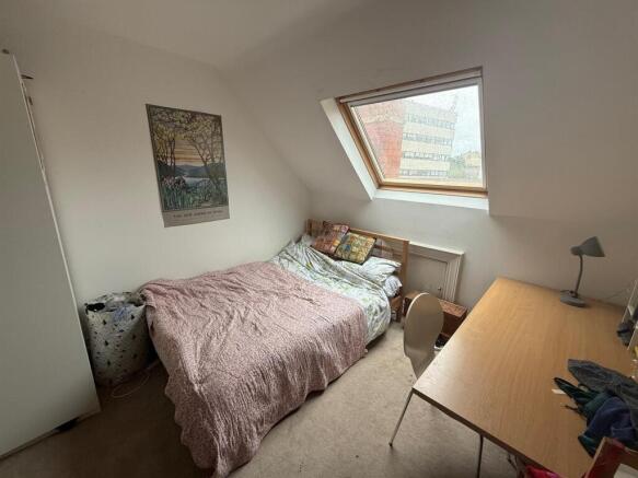 1 Queens Ave - Bedroom.jpg