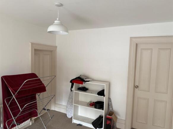 1 Queens Ave - Landing.jpg
