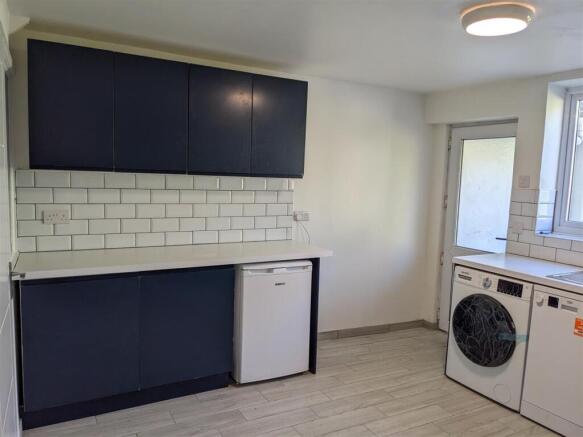 Kitchen 1.jpg