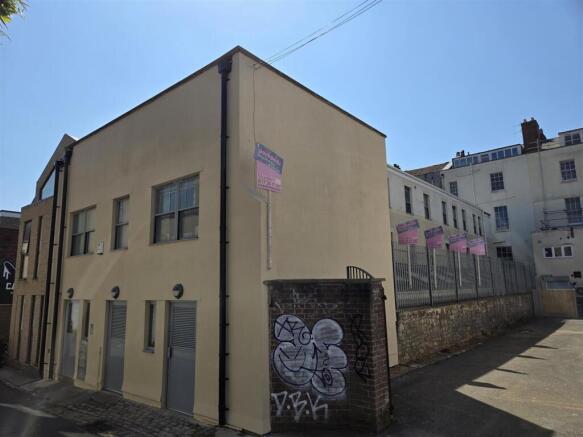 COTHAM HILL APARTMENTS EXTERNAL PHOTO.jpg