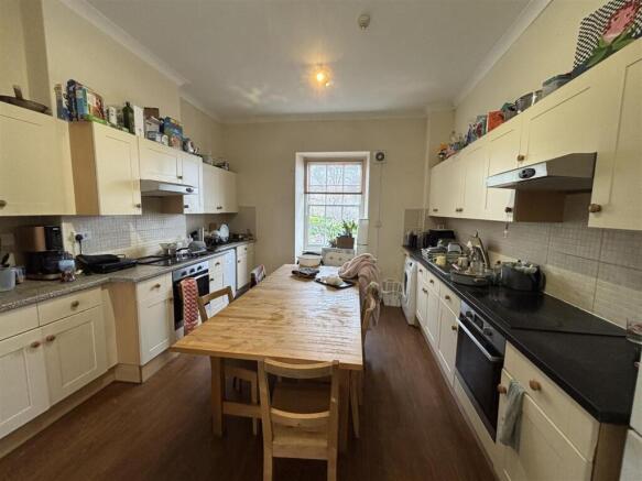 kitchen 2.jpg