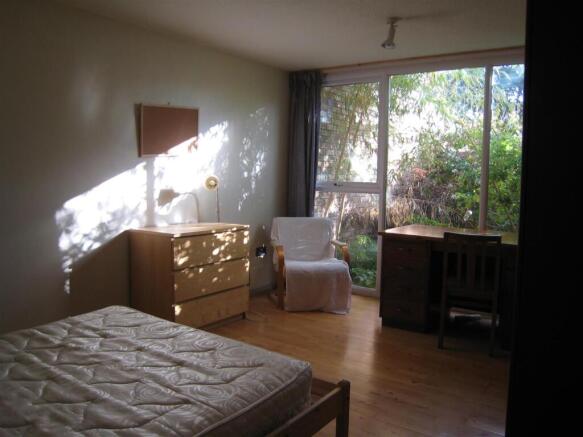 Bedroom 1b.JPG