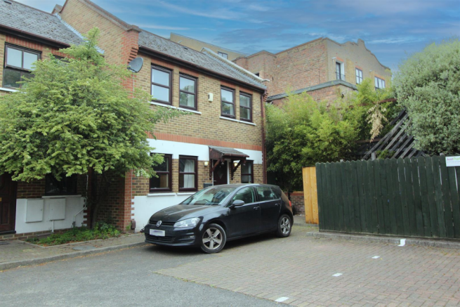 Pegasus Close, N16