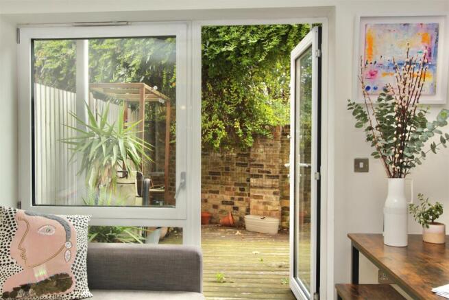 Saxony Court, E5