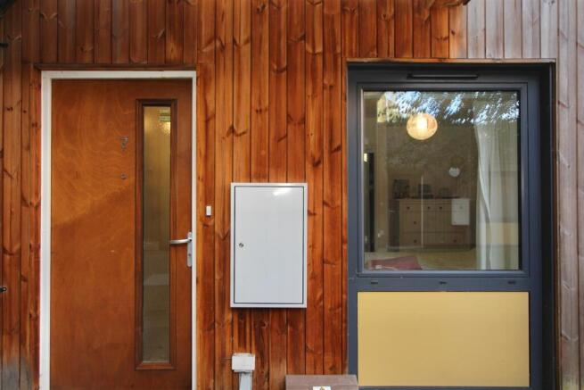 Saxony Court, E5