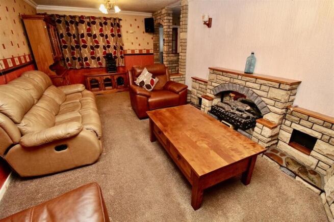 Lounge/Dining Room