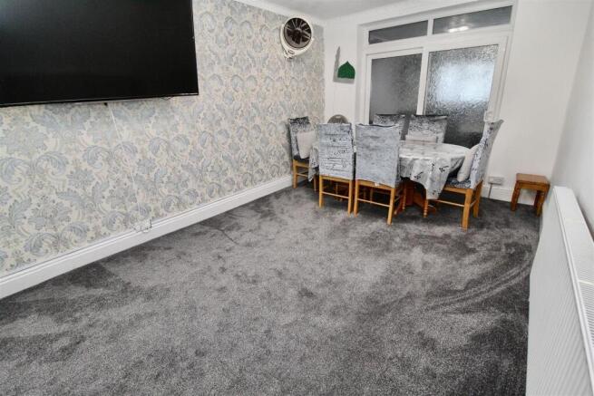 Through Lounge (Reception One)