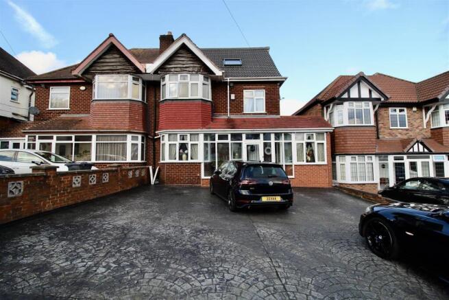 Front Garden/Driveway