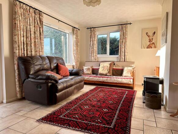 Living Room 1.jpg