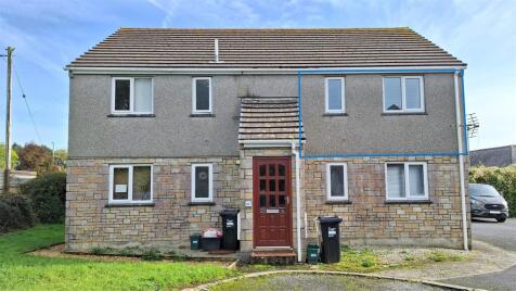 IMMACULATE AND LIGHT FIRST FLOOR FLAT, Crosswalla Fields, Helston