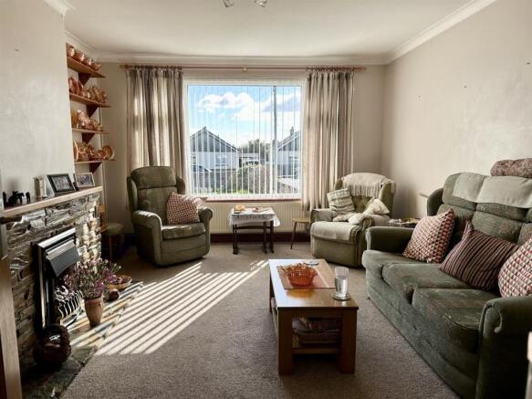 Living Room 1.jpg