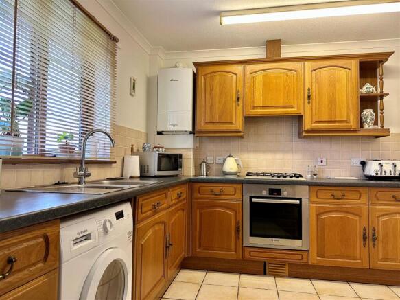 Kitchen 1.jpg