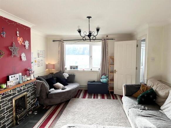 Living Room 3.jpg