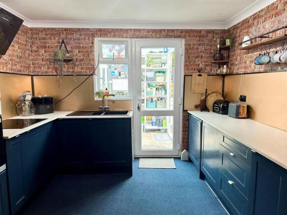 Kitchen 4.jpg